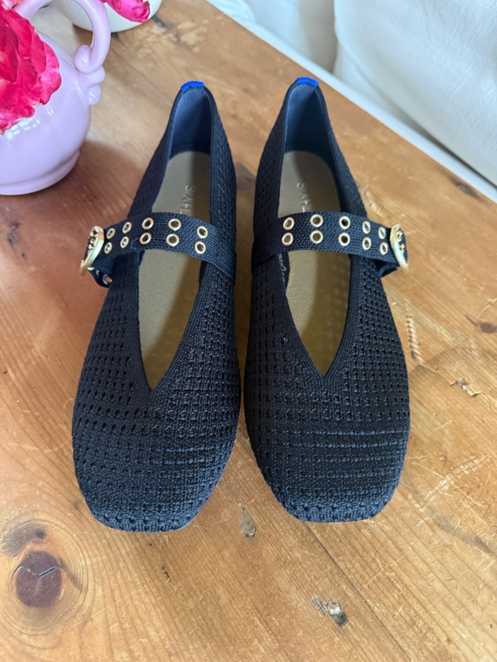 New Rothy's Black Max Buckle Mary Jane Gold Eyelet Strap in size 10.5